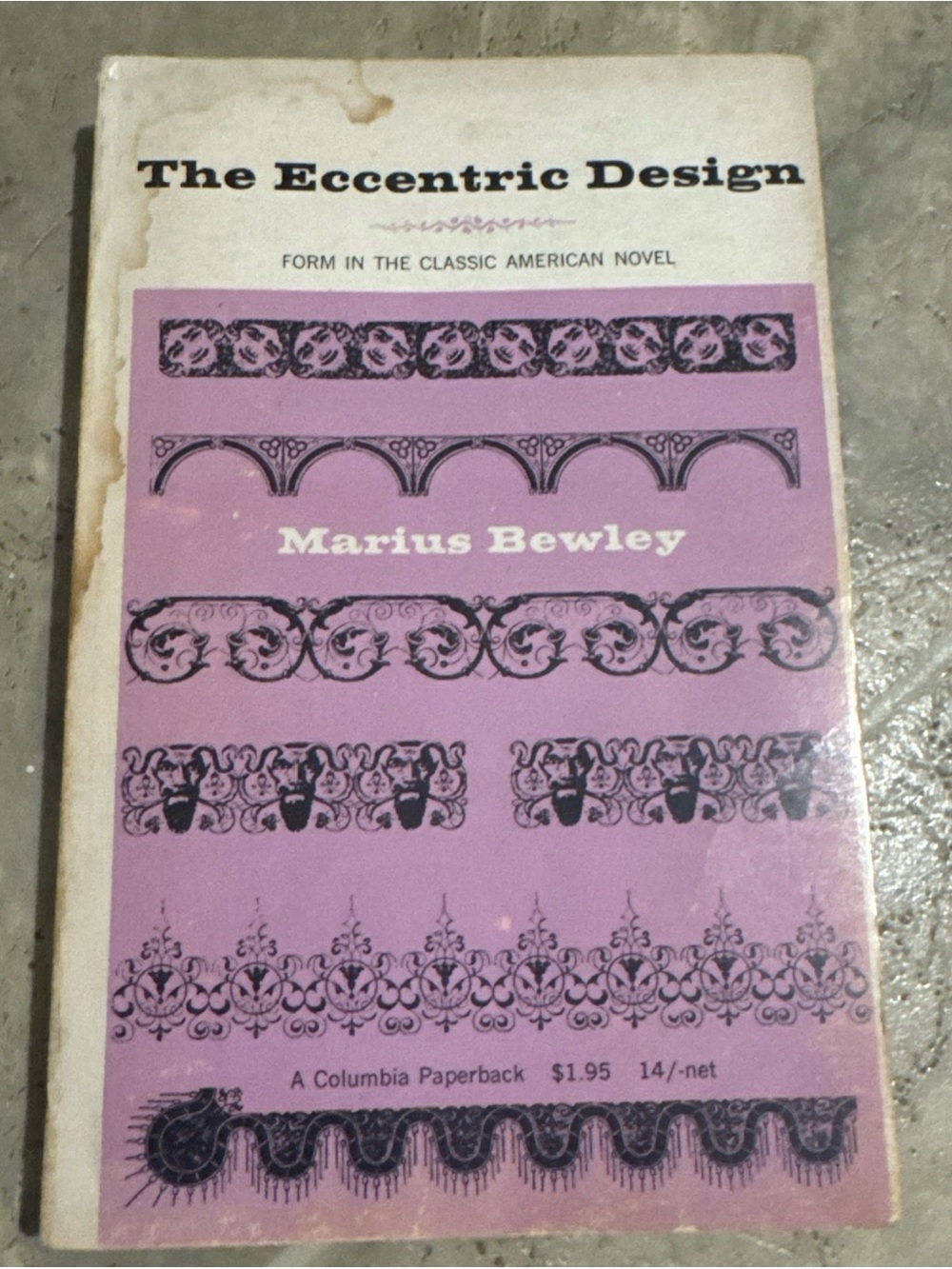 The Eccentric Design: Form in the Classic American Novel